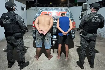 Dupla é presa com mais de R$ 5 mil e materiais do tráfico na zona Sul de Teresina