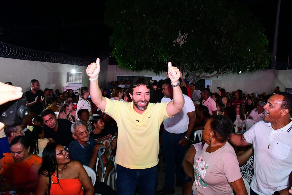 Em Floriano, Marden Menezes mobiliza multidão em apoio à pré-candidatura
