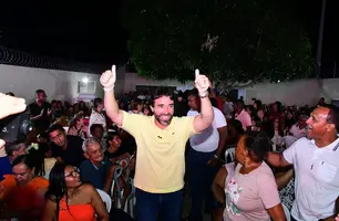 Em Floriano, Marden Menezes mobiliza multidão em apoio à pré-candidatura (Foto: Reprodução)