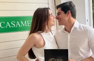 Engenheiro Igor Veras e a médica Maria Augusta oficializaram a união em casamento (Foto: Instagram)