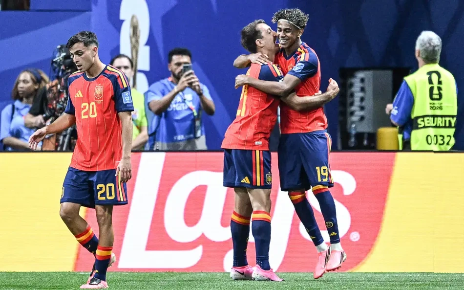 Espanha goleia Arábia Saudita, se recupera e assume liderança do grupo na Copa