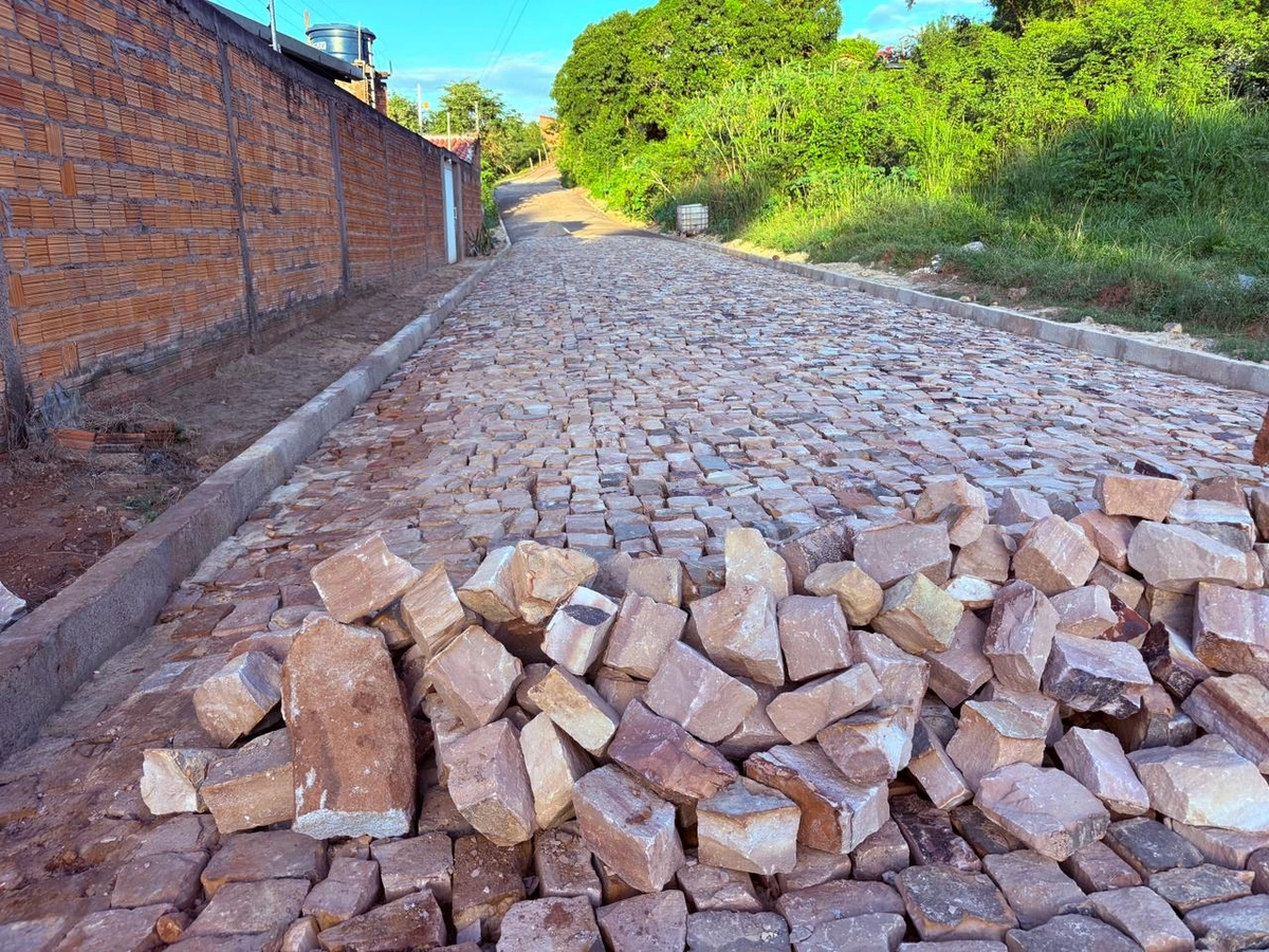 Esperantina avança com obras de calçamento no Bairro Mão Santa e Chapadinha