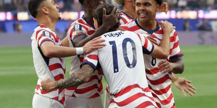 Estados Unidos vencem Austrália, mantêm 100% e avançam às oitavas da Copa do Mundo