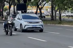 Frota de carros elétricos cresce e desafia condomínios em Teresina