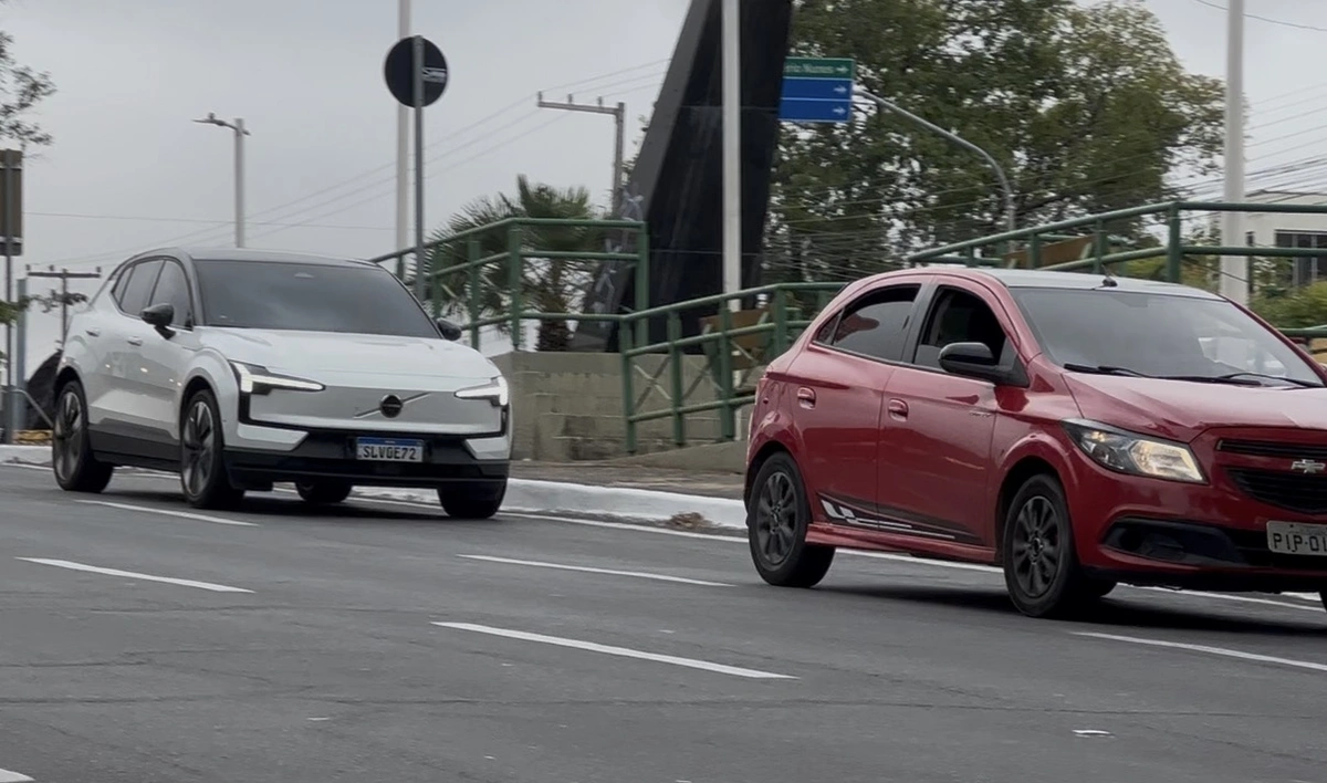 Frota de carros elétricos cresce e desafia condomínios em Teresina