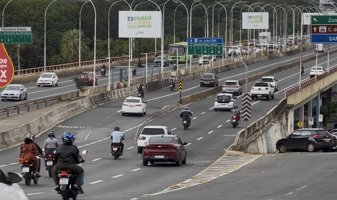 Frota de carros elétricos cresce e desafia condomínios em Teresina