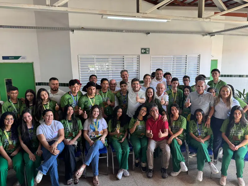 Governador entrega escola reformada e anuncia novas obras em Morro do Chapéu