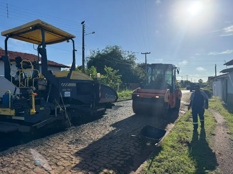 Governador entrega escola reformada e anuncia novas obras em Morro do Chapéu