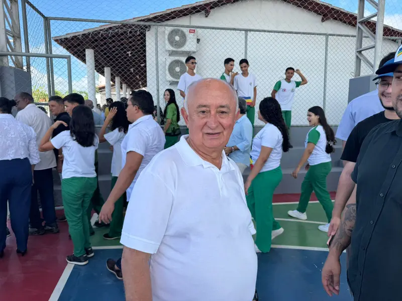 Governador entrega escola reformada e anuncia novas obras em Morro do Chapéu