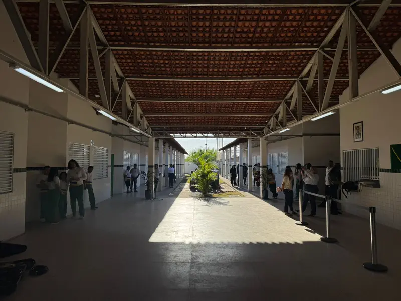 Governador entrega escola reformada e anuncia novas obras em Morro do Chapéu