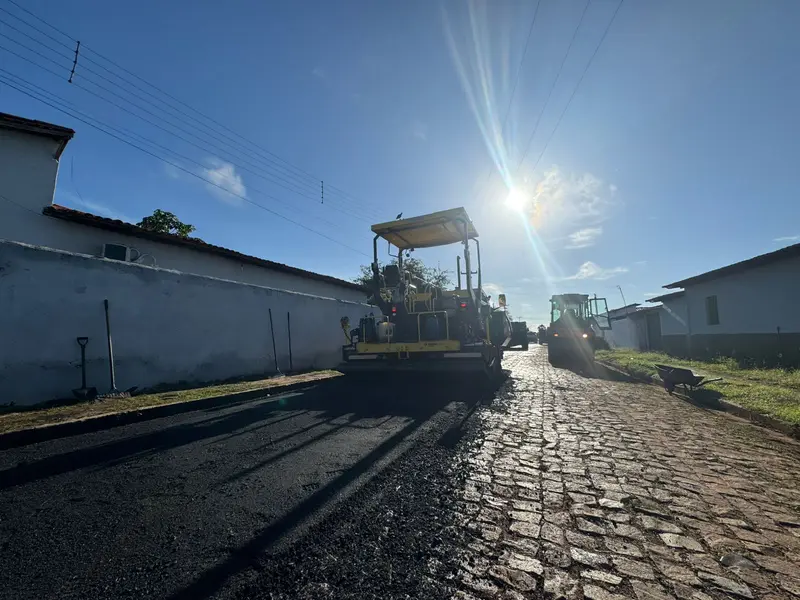 Governador entrega escola reformada e anuncia novas obras em Morro do Chapéu