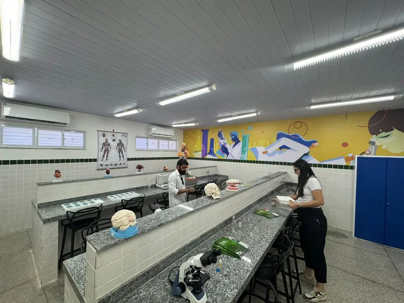 Governador entrega escola reformada e anuncia novas obras em Morro do Chapéu