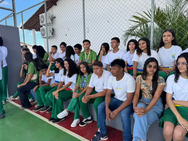 Governador entrega escola reformada e anuncia novas obras em Morro do Chapéu