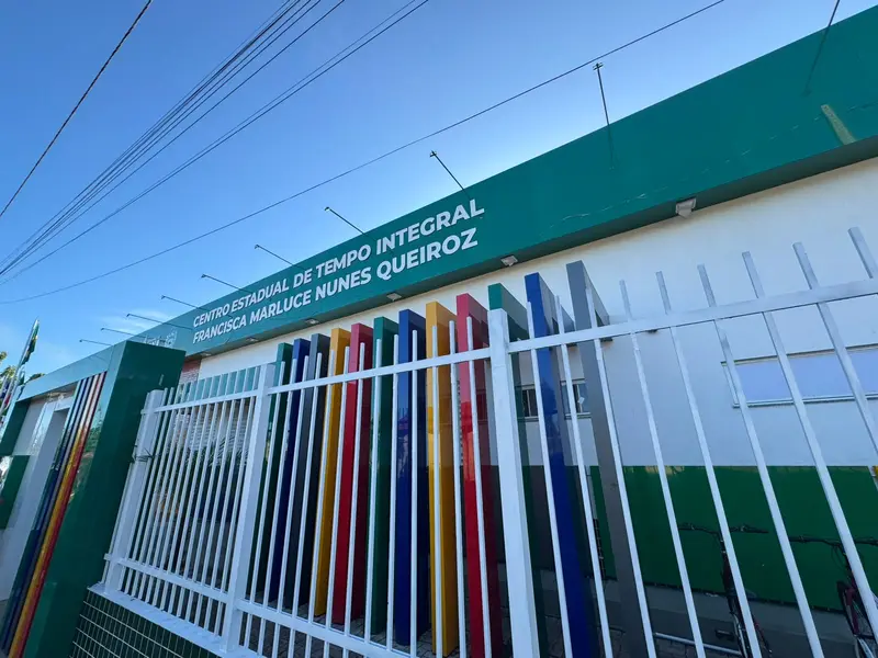 Governador entrega escola reformada e anuncia novas obras em Morro do Chapéu
