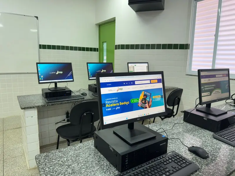 Governador entrega escola reformada e anuncia novas obras em Morro do Chapéu