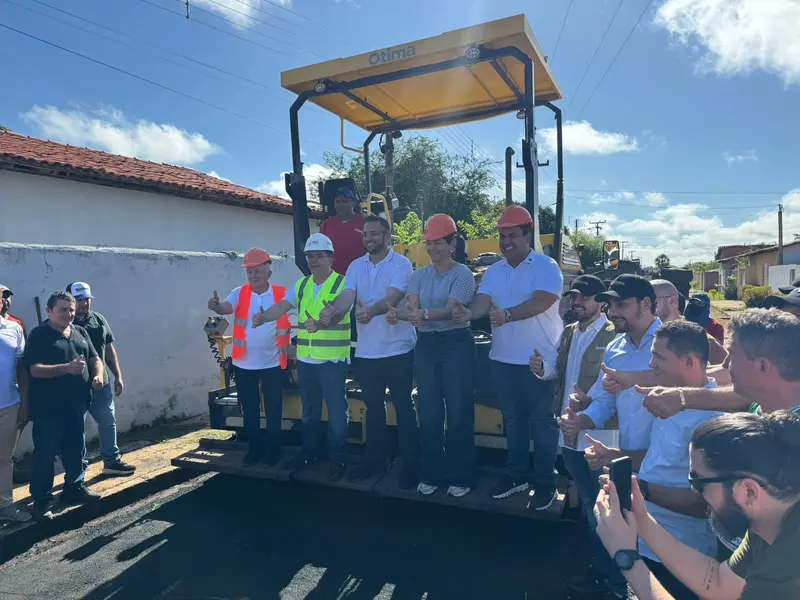 Governador entrega escola reformada e anuncia novas obras em Morro do Chapéu