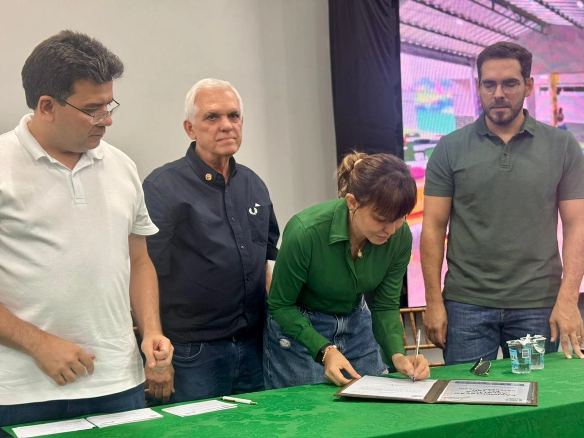 Governador Rafael Fonteles assina importantes ordens de serviço para obras  estruturantes em Esperantina