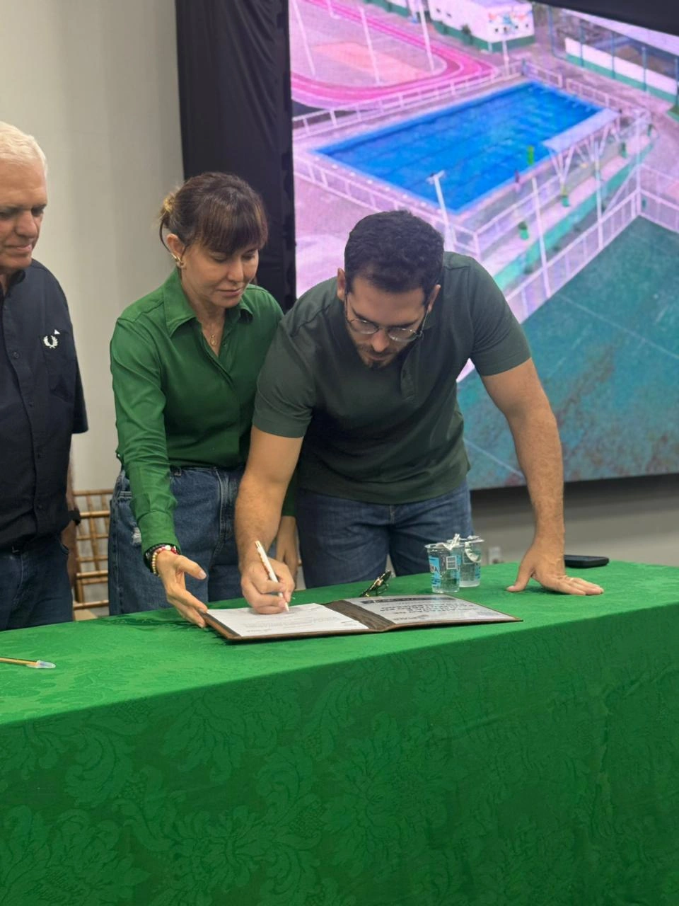 Governador Rafael Fonteles assina importantes ordens de serviço para obras  estruturantes em Esperantina