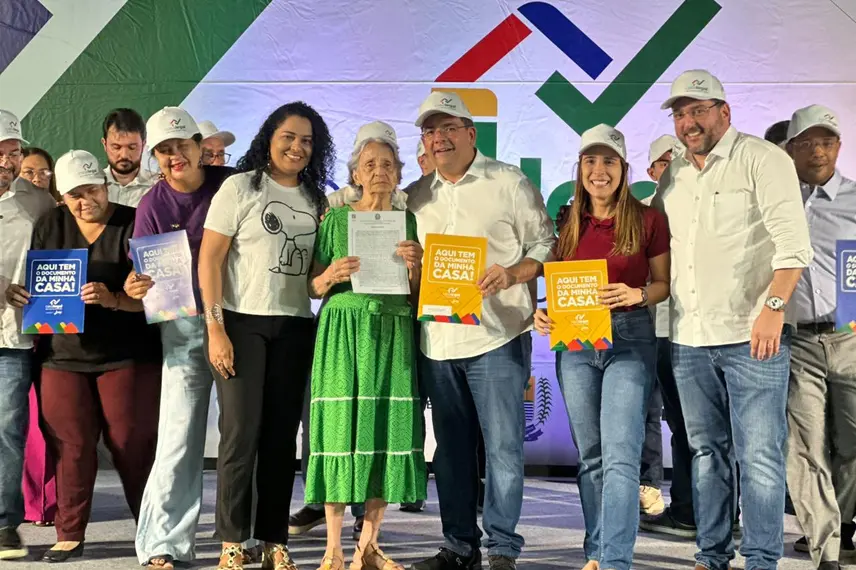 Governo do Estado entrega mais de 2 mil registros de imóveis a famílias de Teresina