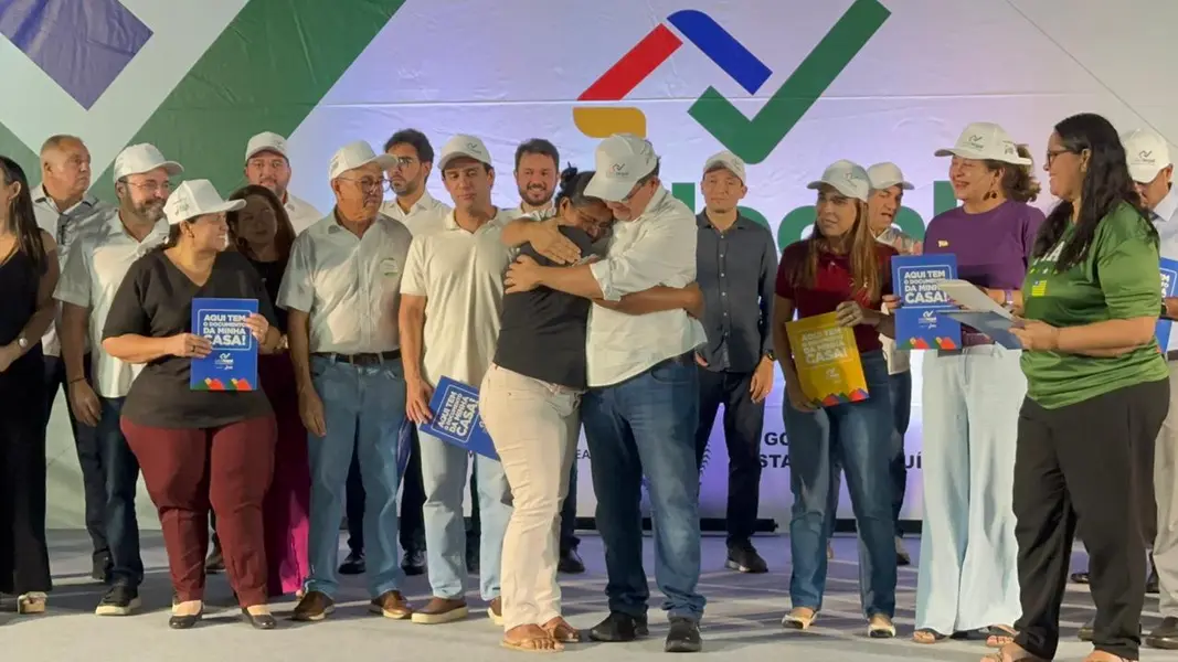 Governo do Estado entrega mais de 2 mil registros de imóveis a famílias de Teresina