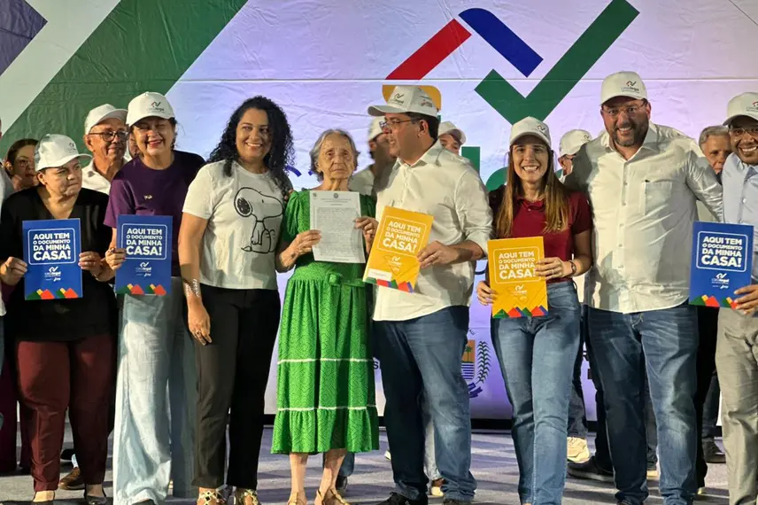Governo do Estado entrega mais de 2 mil registros de imóveis a famílias de Teresina