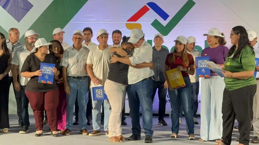 Governo do Estado entrega mais de 2 mil registros de imóveis a famílias de Teresina