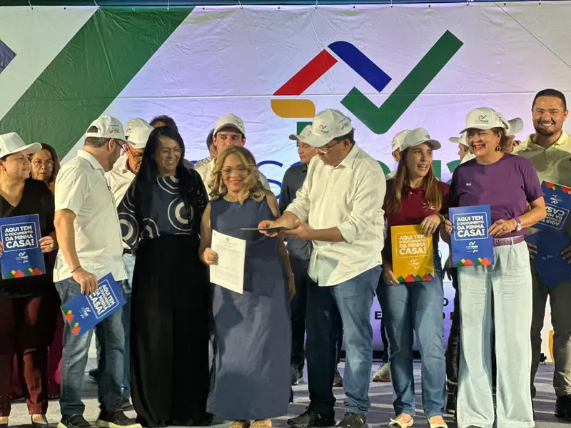 Governo do Estado entrega mais de 2 mil registros de imóveis a famílias de Teresina
