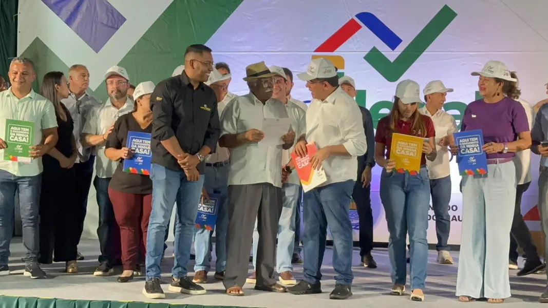Governo do Estado entrega mais de 2 mil registros de imóveis a famílias de Teresina