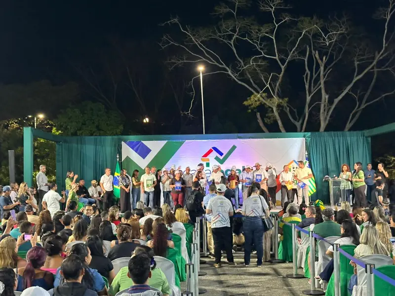Governo do Estado entrega mais de 2 mil registros de imóveis a famílias de Teresina