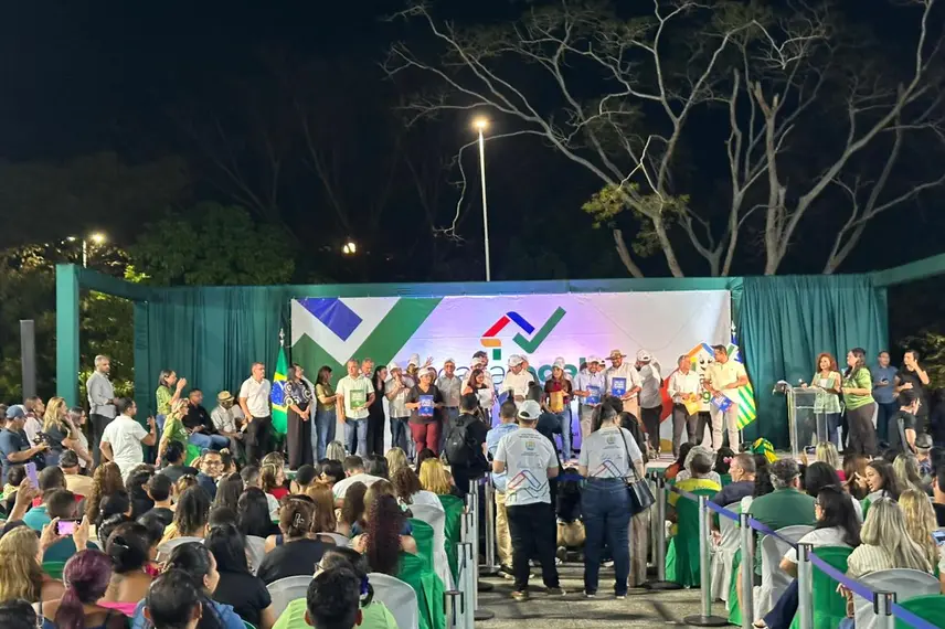 Governo do Estado entrega mais de 2 mil registros de imóveis a famílias de Teresina
