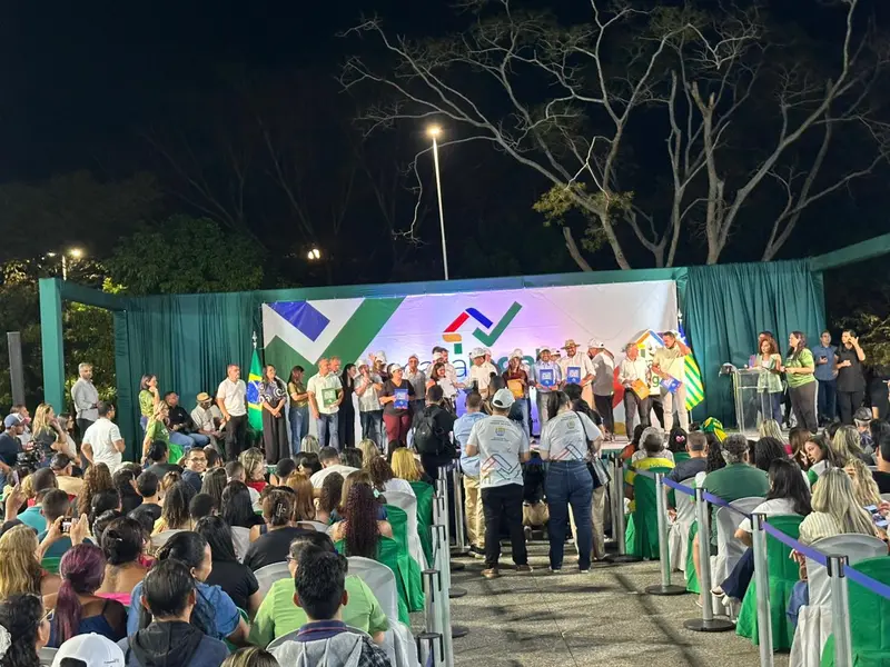 Governo do Estado entrega mais de 2 mil registros de imóveis a famílias de Teresina