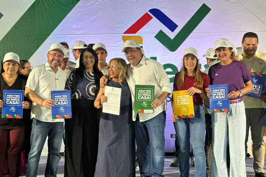 Governo do Estado entrega mais de 2 mil registros de imóveis a famílias de Teresina