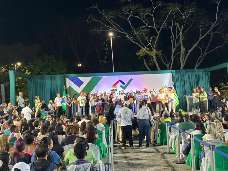 Governo do Estado entrega mais de 2 mil registros de imóveis a famílias de Teresina