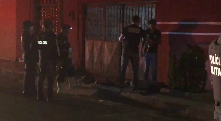 Homem de 30 anos é executado com vários tiros na porta de casa em Teresina