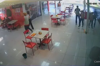 Homens armados invadem galeria e fazem arrastão no Centro de Picos