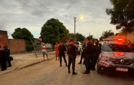 Jovem é morto a tiros após criminosos invadirem residência em Floriano