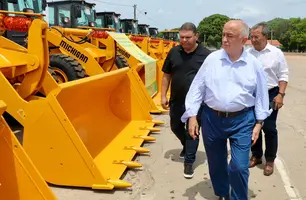 Júlio César entrega 20 máquinas para reforçar infraestrutura no interior do Piauí (Foto: Reprodução)
