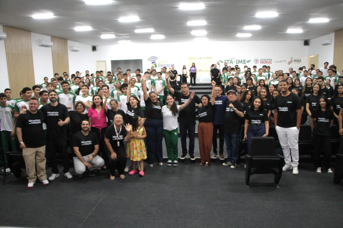 Mais de 1.200 estudantes iniciam preparação para alcançar nota mil no Enem