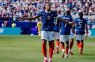 Mbappé brilha com dois gols e França estreia com vitória sobre Senegal na Copa (Foto: Reprodução)