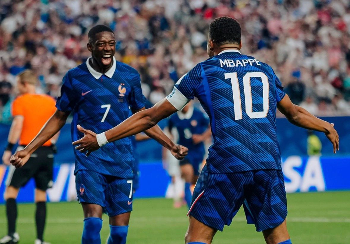 Mbappé marca dois gols, França vence o Iraque e assume liderança do Grupo I