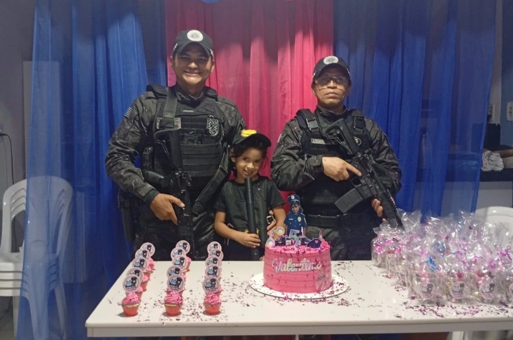 Menina realiza sonho e recebe visita da RONE em festa de aniversário em Teresina