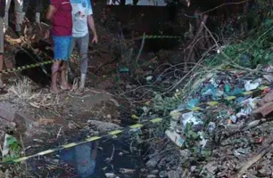 Menino de 1 ano e 9 meses é encontrado morto em esgoto nos fundos de casa no Piauí (Foto: Reprodução)