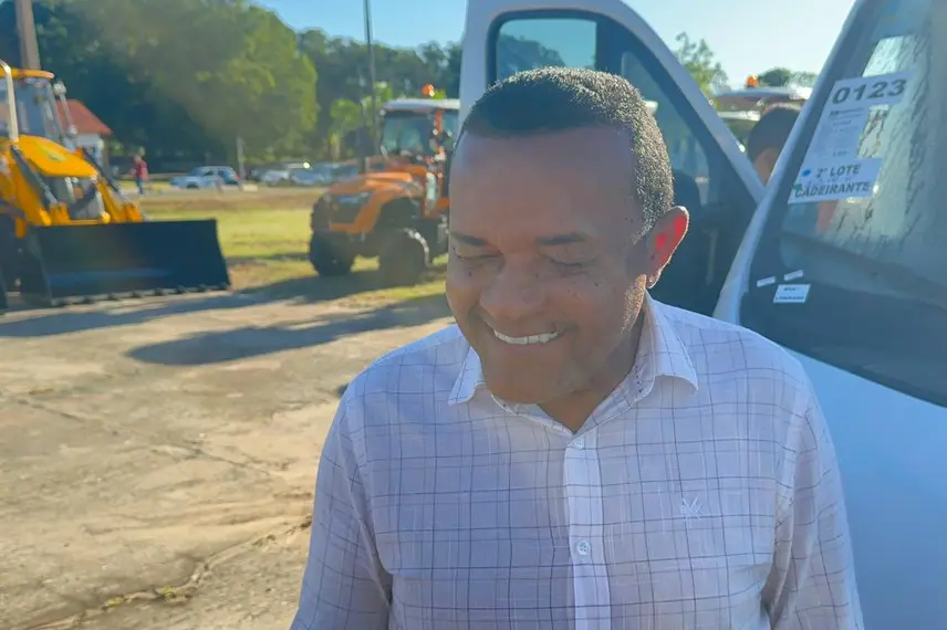 Ministro Wellington Dias realiza entrega histórica de veículos e tratores no Piauí