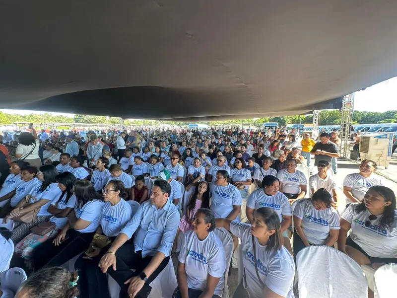 Ministro Wellington Dias realiza entrega histórica de veículos e tratores no Piauí