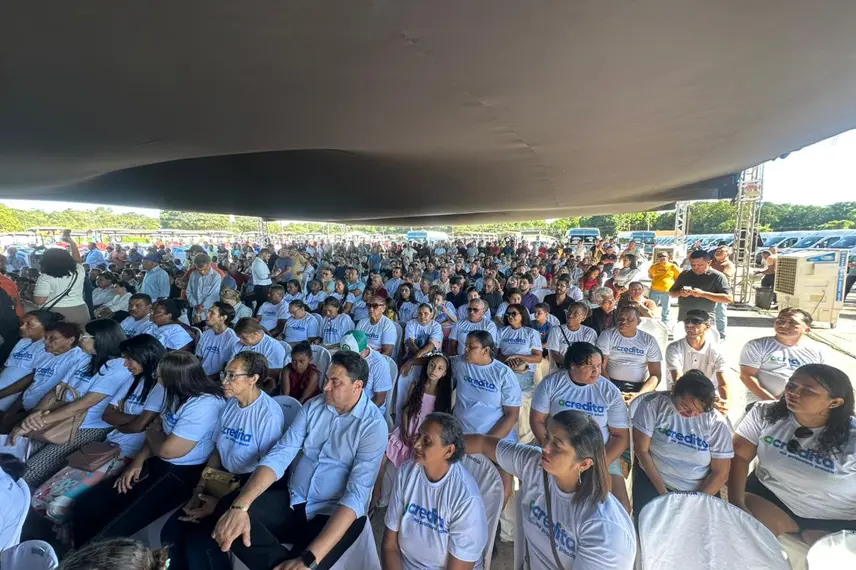Ministro Wellington Dias realiza entrega histórica de veículos e tratores no Piauí