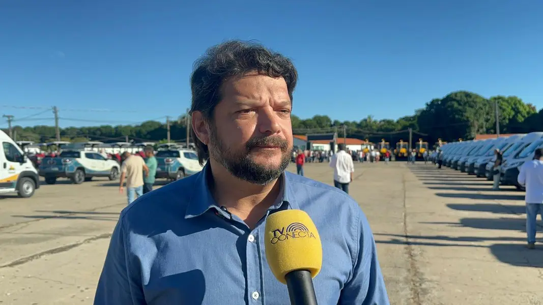 Ministro Wellington Dias realiza entrega histórica de veículos e tratores no Piauí
