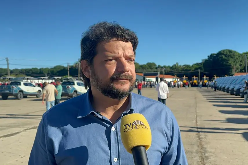 Ministro Wellington Dias realiza entrega histórica de veículos e tratores no Piauí