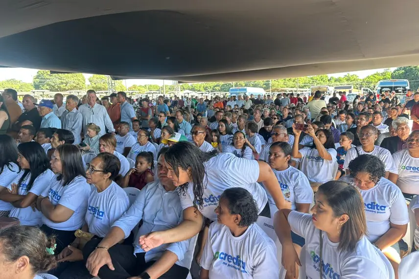 Ministro Wellington Dias realiza entrega histórica de veículos e tratores no Piauí