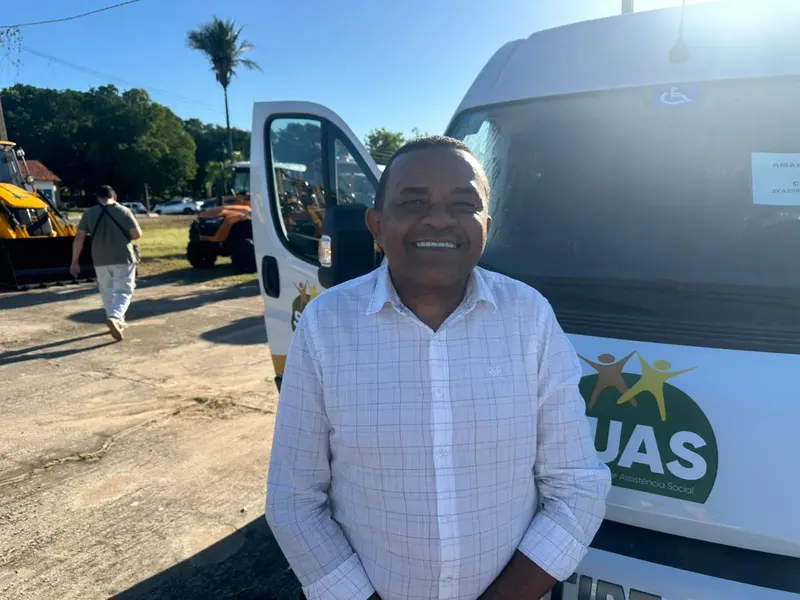 Ministro Wellington Dias realiza entrega histórica de veículos e tratores no Piauí