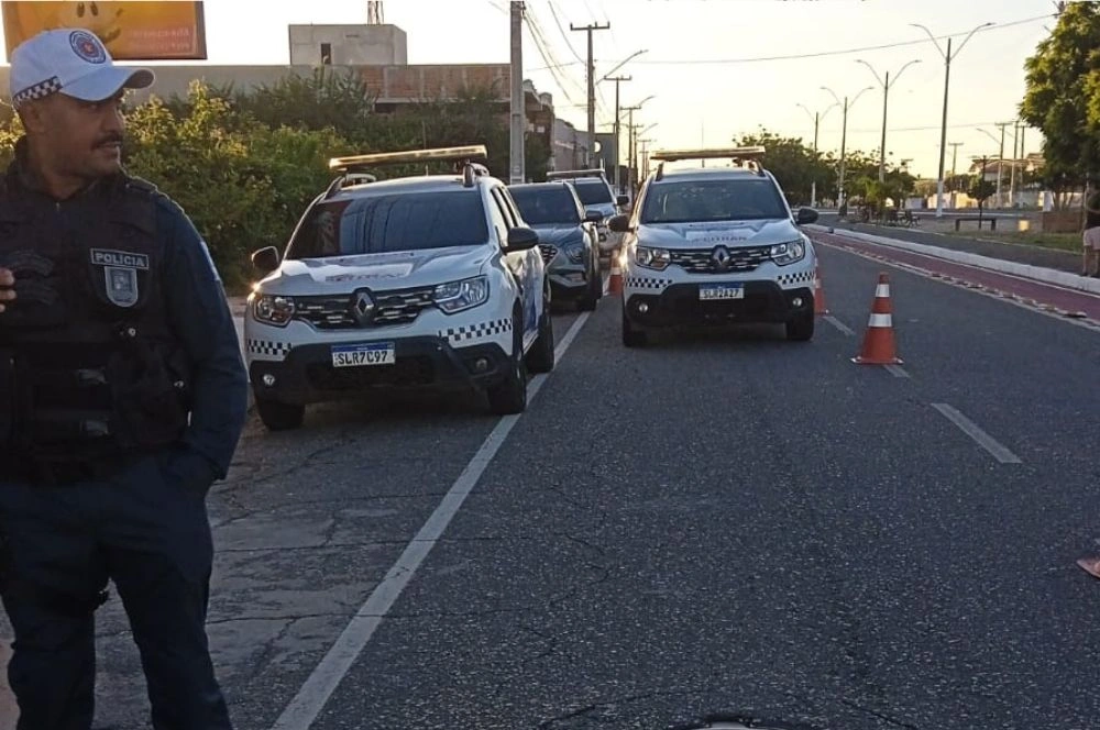 Motociclista morre após colidir contra poste em avenida de Parnaíba